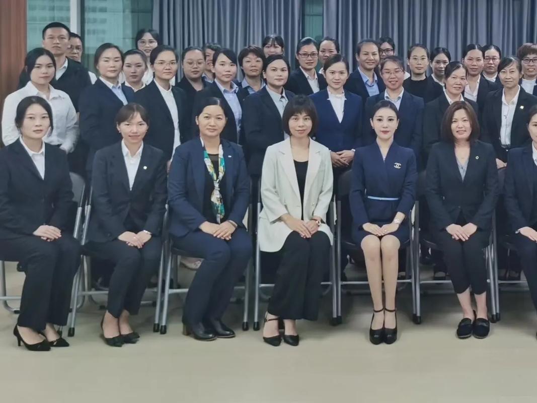 保險(xiǎn)行業(yè)《商務(wù)禮儀》培訓(xùn) 從產(chǎn)品到服務(wù)，從服務(wù)到禮儀服務(wù)的演進(jìn)路徑