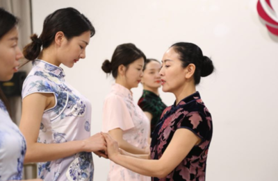 全球8.8開(kāi)店節(jié) 儀態(tài)禮儀培訓(xùn)加盟總部地址與廣告設(shè)計(jì)全解析